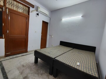 Bedroom in 2 BHK Independent House at Dlf City Phase 3 – for Rent