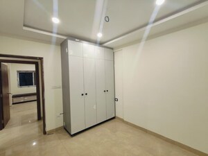 Room in 3 BHK Apartment at Benz Circle – for Sale