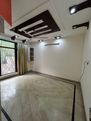 Room in 1 BHK Apartment at Ansal Plaza Sector-23, Sector 23 – for Rent