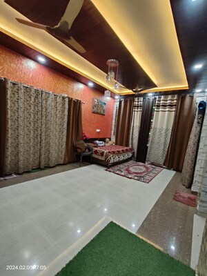 Living Room in 3 BHK Builder Floor at Gms Road – for Rent