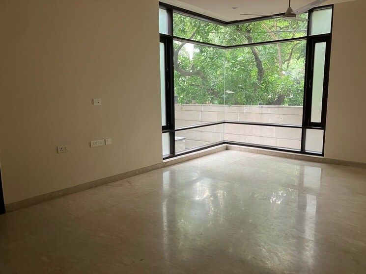 Room, anand niketan 4 Bedroom 450 Sq.Yd. Villa In Anand Niketan Delhi 9248079