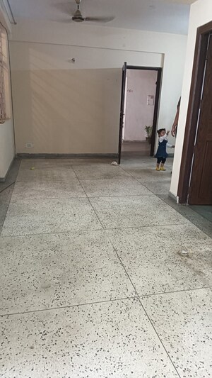 Room in 2 BHK Apartment at Vasant Kunj – for Rent