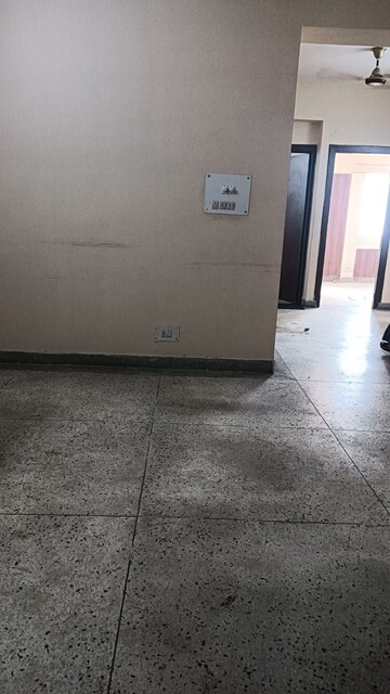 Room in 2 BHK Apartment at Vasant Kunj – for Rent