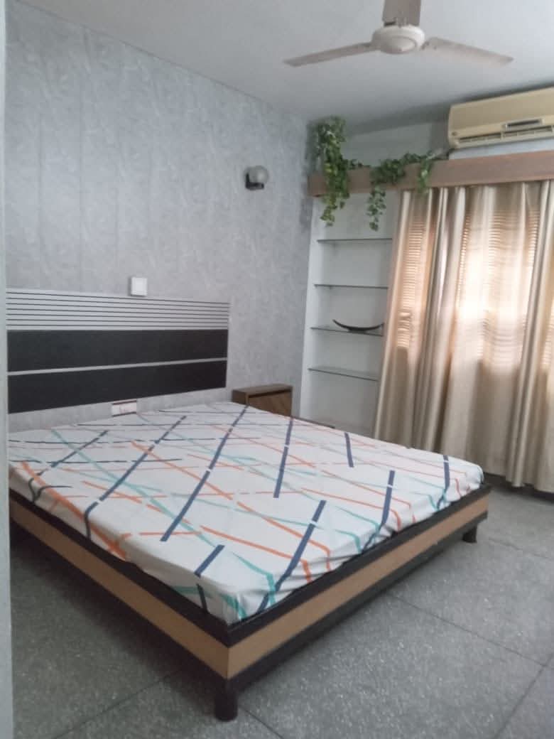 1 RkBuilder Floor For Rent in Saket