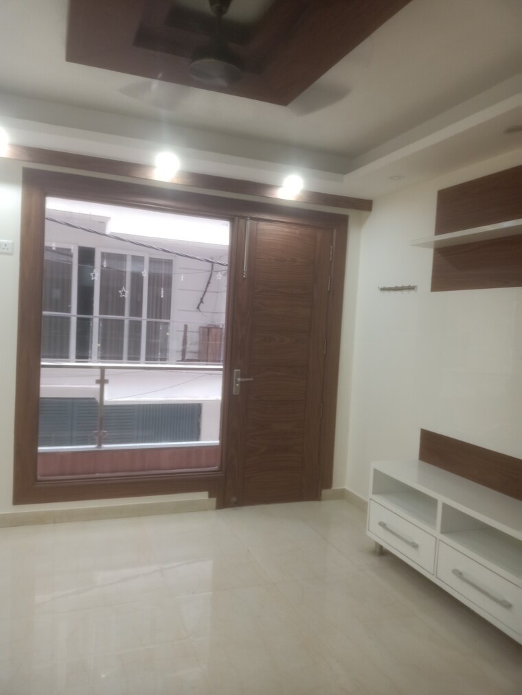 Room, vasant kunj enclave 3 Bedroom 1200 Sq.Ft. Builder Floor In Vasant Kunj Enclave Delhi 9248110