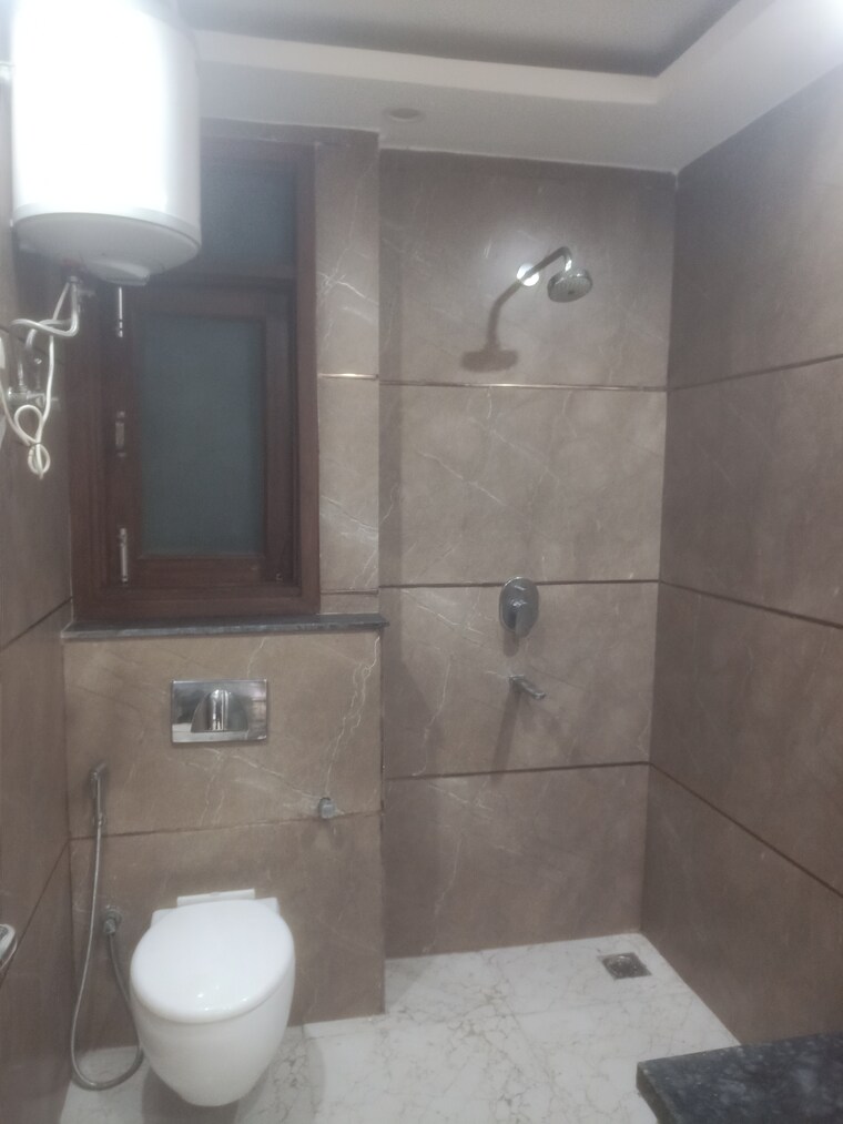 Bathroom, vasant kunj enclave 3 Bedroom 1200 Sq.Ft. Builder Floor In Vasant Kunj Enclave Delhi 9248110