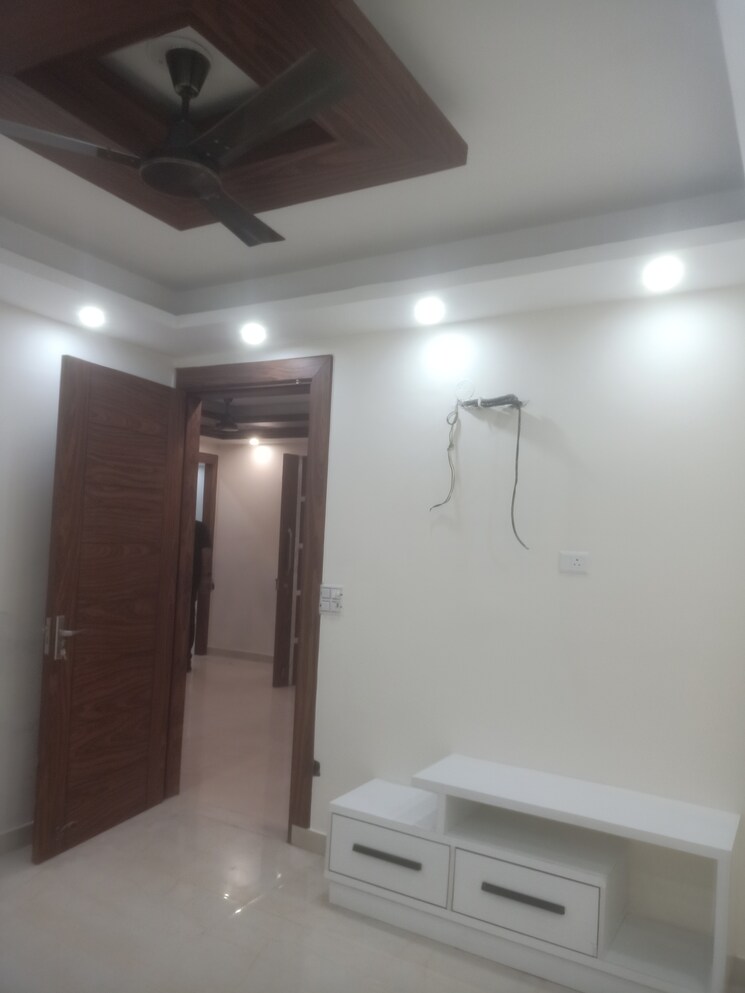 Room, vasant kunj enclave 3 Bedroom 1200 Sq.Ft. Builder Floor In Vasant Kunj Enclave Delhi 9248110