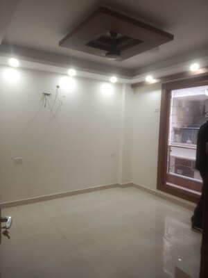 Room in 3 BHK Builder Floor at Vasant Kunj Enclave – for Rent