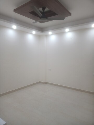 Room in 3 BHK Builder Floor at Vasant Kunj Enclave – for Rent