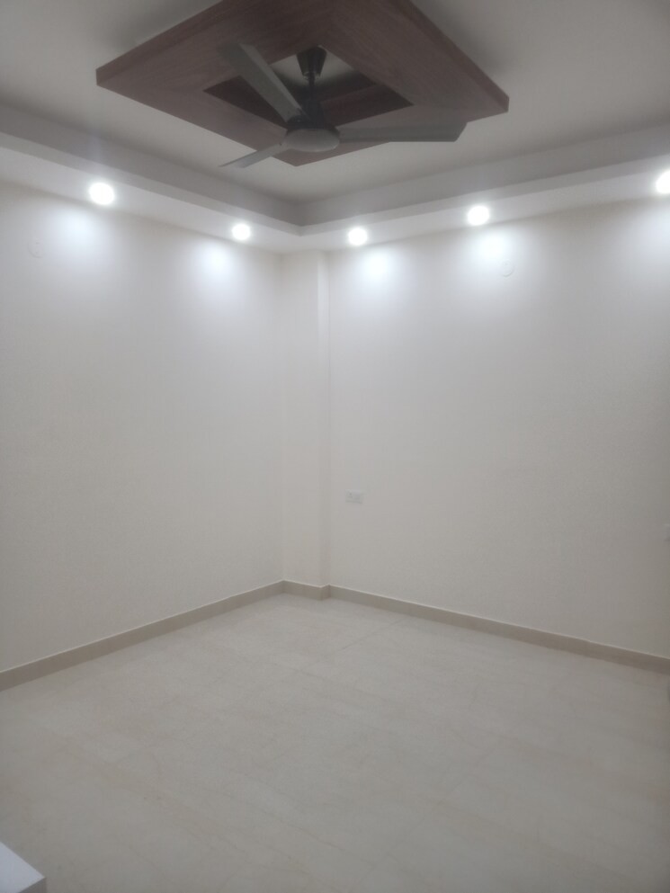 Room, vasant kunj enclave 3 Bedroom 1200 Sq.Ft. Builder Floor In Vasant Kunj Enclave Delhi 9248110