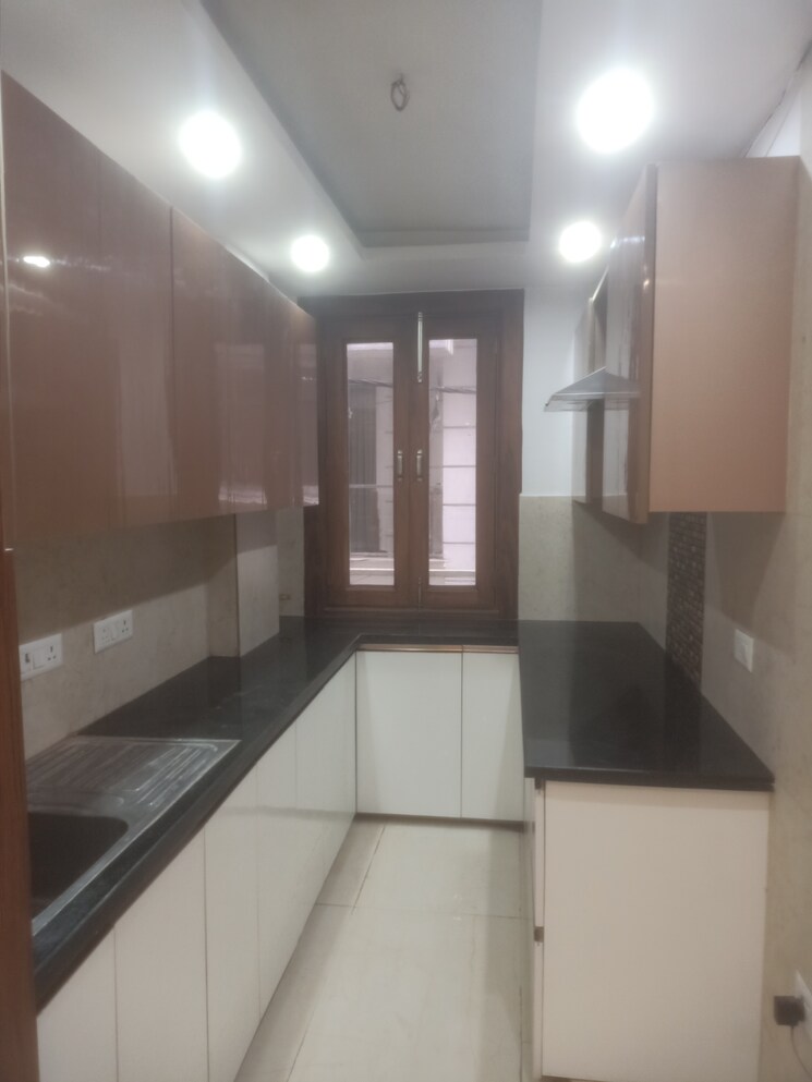 Kitchen, vasant kunj enclave 3 Bedroom 1200 Sq.Ft. Builder Floor In Vasant Kunj Enclave Delhi 9248110