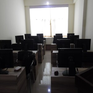  Office Space For Rent in Siddhi Nisarg, Bhagwan Nagar
