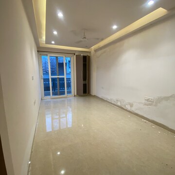Room in 4 BHK Builder Floor at Chattarpur – for Rent