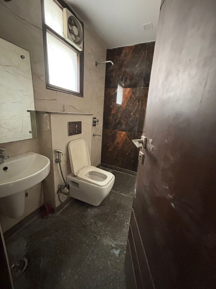 Bathroom, malviya nagar 2 Bedroom 1200 Sq.Ft. Builder Floor In Malviya Nagar Delhi 9248115