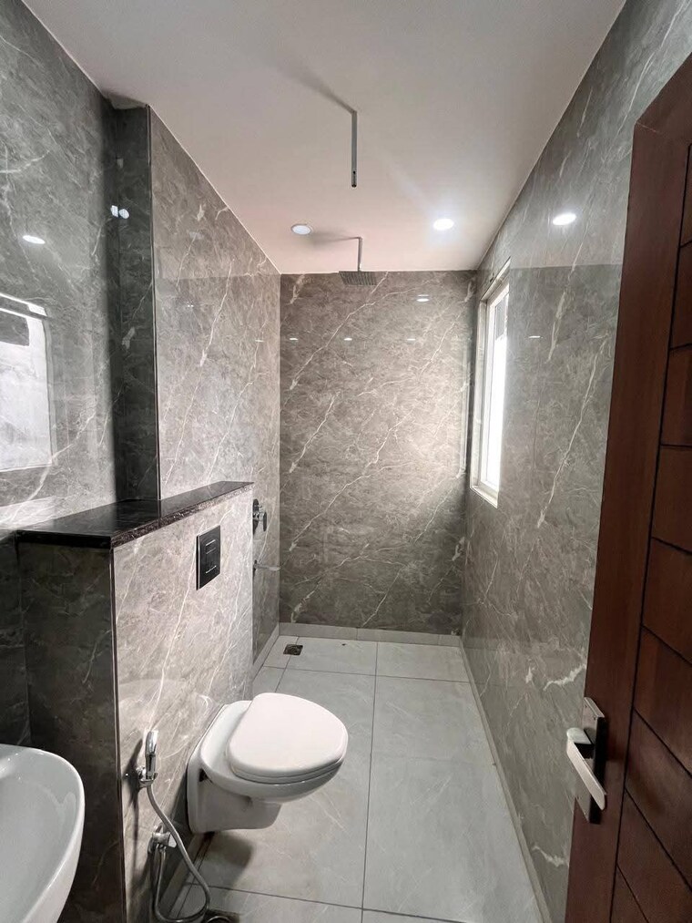 Bathroom, saket 1 RK 250 Sq.Ft. Builder Floor In Saket Delhi 9248116