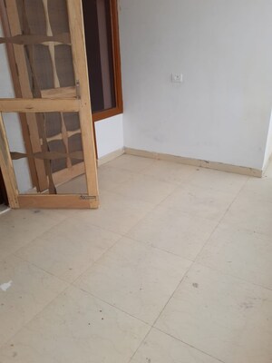 Room in 2 BHK Builder Floor at Sector 23a – for Rent