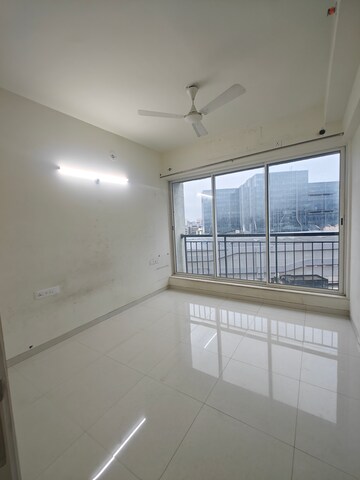 Room in 2.5 BHK Apartment at L & T Seawoods Residences Phase 1 Part A, Seawoods – for Rent