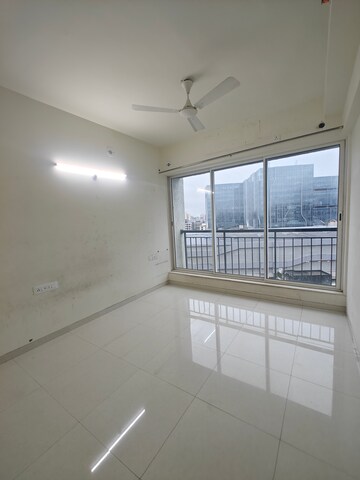 Room in 2.5 BHK Apartment at L & T Seawoods Residences Phase 1 Part A, Seawoods – for Rent