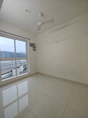 Room in 2.5 BHK Apartment at L & T Seawoods Residences Phase 1 Part A, Seawoods – for Rent