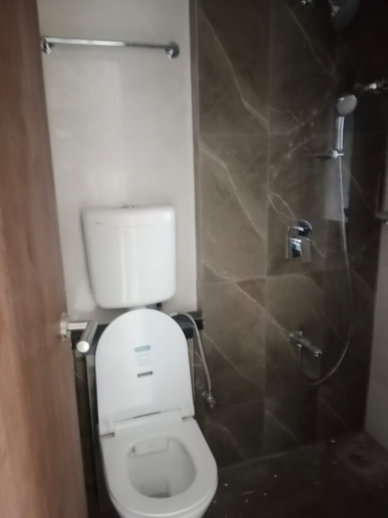 Attached Bathroom, worli naka 2 Bedroom 500 Sq.Ft. Apartment In Worli Naka Mumbai 9248221