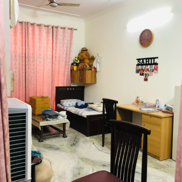 Team Area in 2.5 BHK Villa at Sector 21 – for Rent
