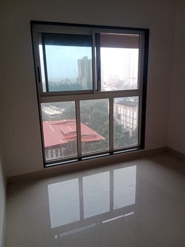 Room in 2 BHK Apartment at Worli Naka – for Rent