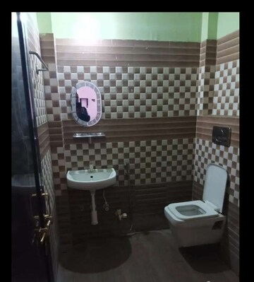 Master Bedroom in 2 BHK Independent House at Arjunganj – for Rent