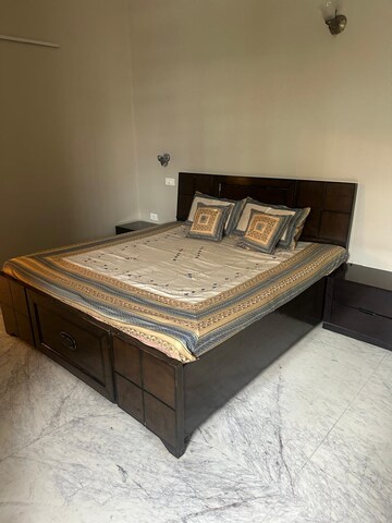Bedroom in 3 BHK Builder Floor at Sector 36 – for Rent