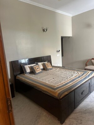 Bedroom in 3 BHK Builder Floor at Sector 36 – for Rent