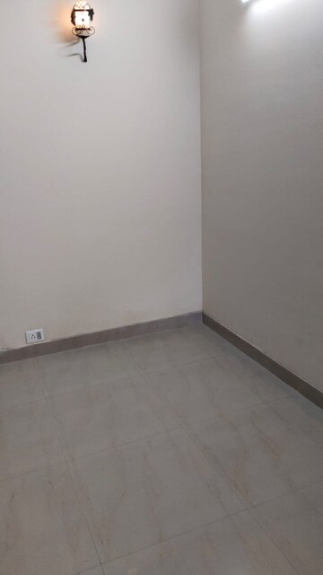 Room in 2 BHK Builder Floor at Unitech South City II, Sector 50 – for Rent