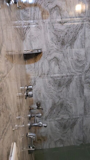 Bathroom in 2 BHK Builder Floor at Unitech South City II, Sector 50 – for Rent