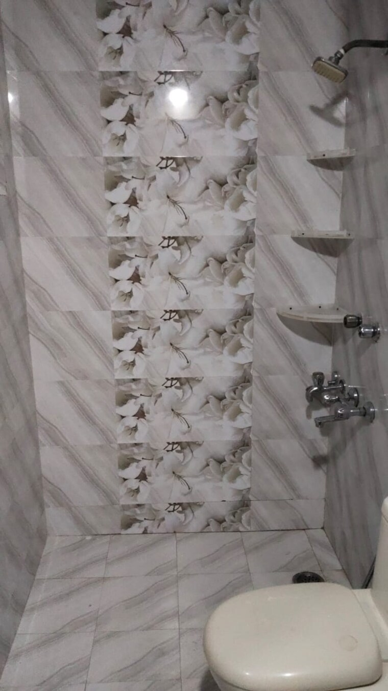 Bathroom, unitech-south-city-ii 2 Bedroom 1200 Sq.Ft. Builder Floor In Sector 50 Gurgaon 9248299