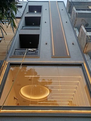  Showroom For Rent in Lajpat Nagar 4