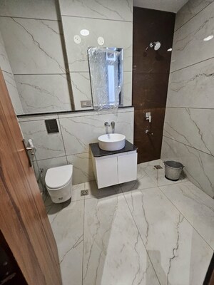 Bathroom in 3 BHK Builder Floor at Unitech South City II, Sector 50 – for Rent