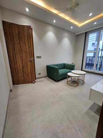 Room in 3 BHK Builder Floor at Unitech South City II, Sector 50 – for Rent