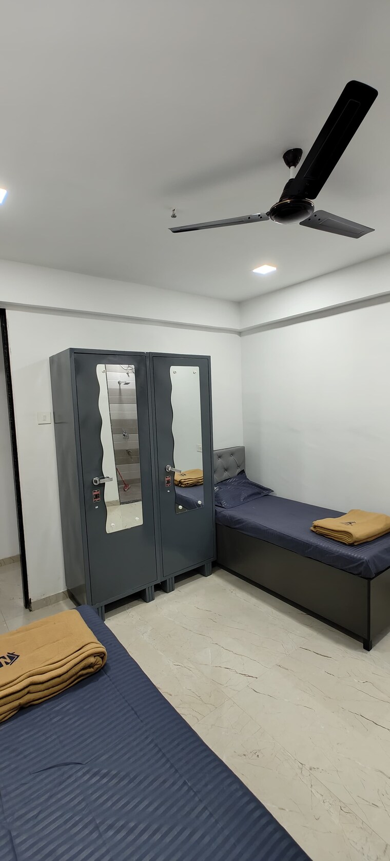 Room, goregaon west Pg For Boys & Girls In Goregaon West 9248313