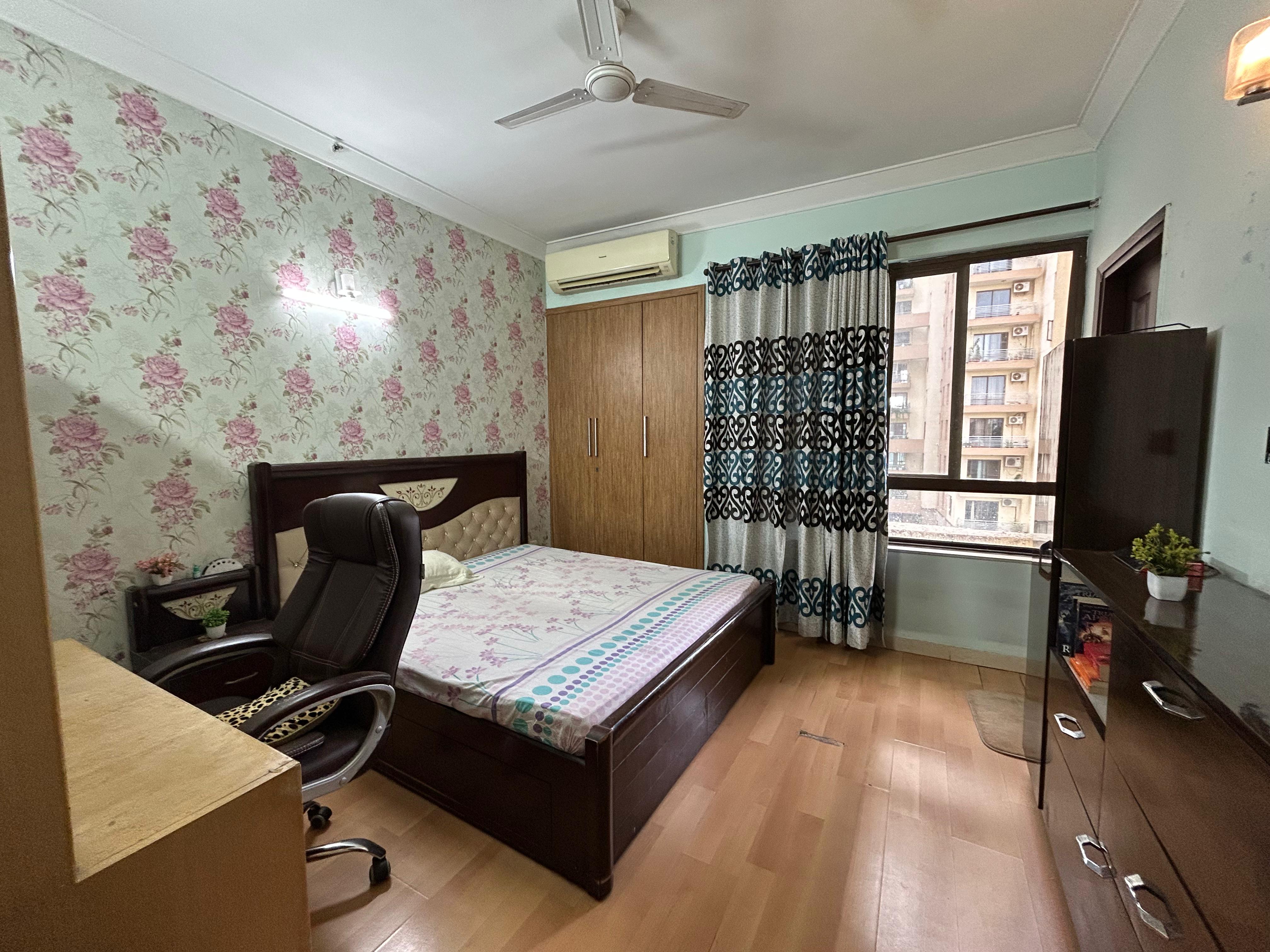 3 BHK + Pooja Room Apartment For Rent in Unitech Fresco