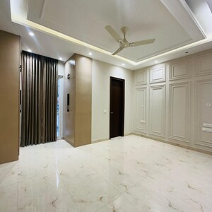 Room in 4 BHK Apartment at 4S Aradhya Extension, Sector 67a – for Rent