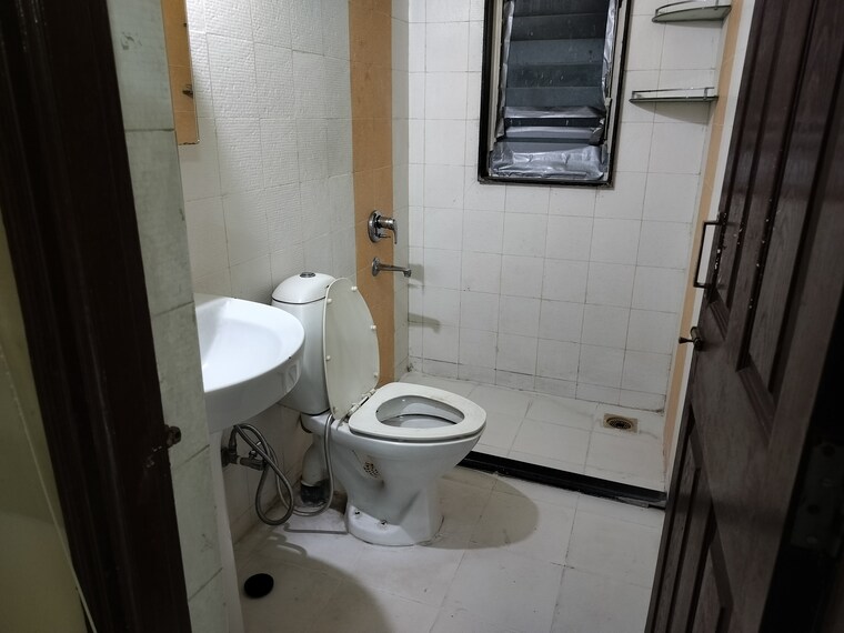 Bathroom, mirchandani-palms 2 Bedroom 1150 Sq.Ft. Apartment In Rahatani Pune 9248339