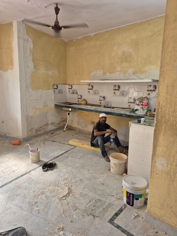 Master Bedroom in 1.5 BHK Builder Floor at Mayur Vihar – for Rent