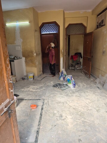 Furnished Amenities in 1.5 BHK Builder Floor at Mayur Vihar – for Rent