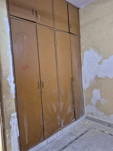 Furnished Amenities in 1.5 BHK Builder Floor at Mayur Vihar – for Rent