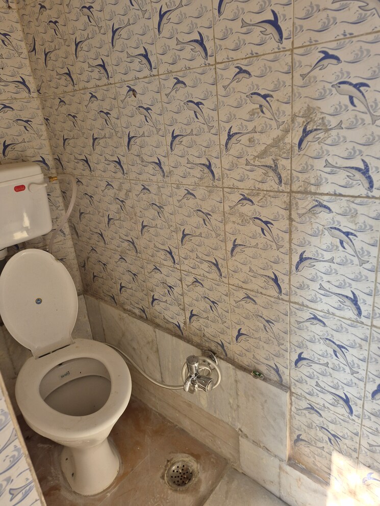 Bathroom, mayur vihar 1.5 Bedroom 550 Sq.Ft. Builder Floor In Mayur Vihar Delhi 9248340
