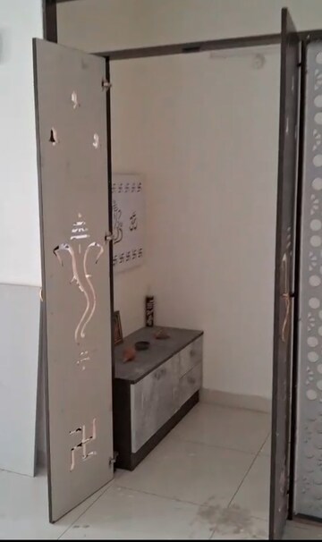 Bathroom in 3 BHK Apartment at Moti Nagar – for Rent