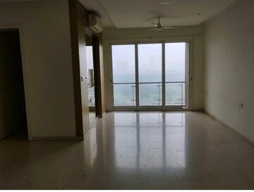 Room in 3 BHK Apartment at Lodha Fiorenza, Goregaon East – for Rent