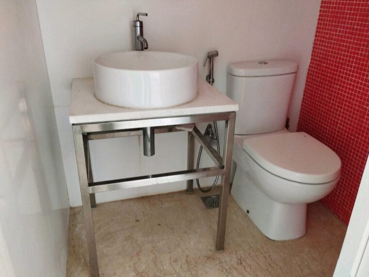 Bathroom, lodha-fiorenza 3 Bedroom 1025 Sq.Ft. Apartment In Goregaon East Mumbai 9248380