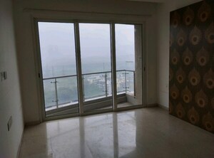 Room in 3 BHK Apartment at Lodha Fiorenza, Goregaon East – for Rent