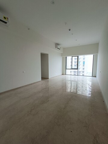 2 BHK Apartment For Rent in Lodha Vista, Lower Parel