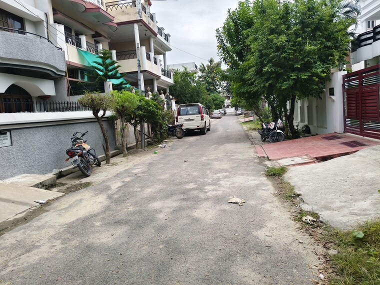  Parking, eldeco-saksham 3.5 Bedroom 1950 Sq.Ft. Independent House In Eldeco ii Lucknow 9248411