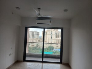 Room in 3 BHK Apartment at Kanakia Silicon Valley, Powai – for Rent